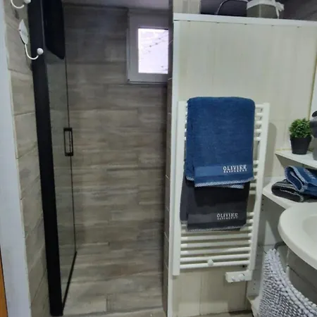 Atelier D Antoine 公寓 *